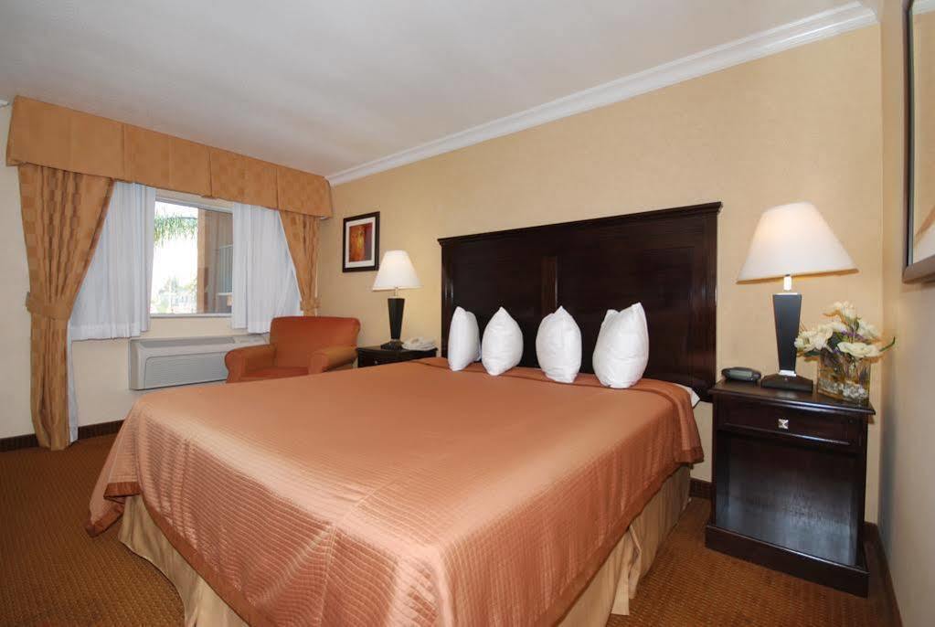 Pasadena Rose & Crown Hotel Εξωτερικό φωτογραφία